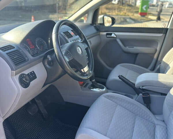 Белый Фольксваген Туран, объемом двигателя 1.9 л и пробегом 295 тыс. км за 6999 $, фото 8 на Automoto.ua