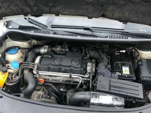 Белый Фольксваген Туран, объемом двигателя 1.9 л и пробегом 227 тыс. км за 7500 $, фото 6 на Automoto.ua