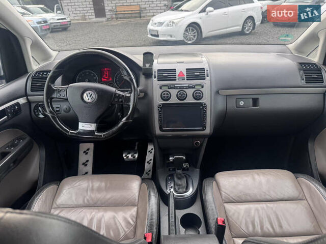 Білий Фольксваген Туран, об'ємом двигуна 1.6 л та пробігом 200 тис. км за 8700 $, фото 31 на Automoto.ua