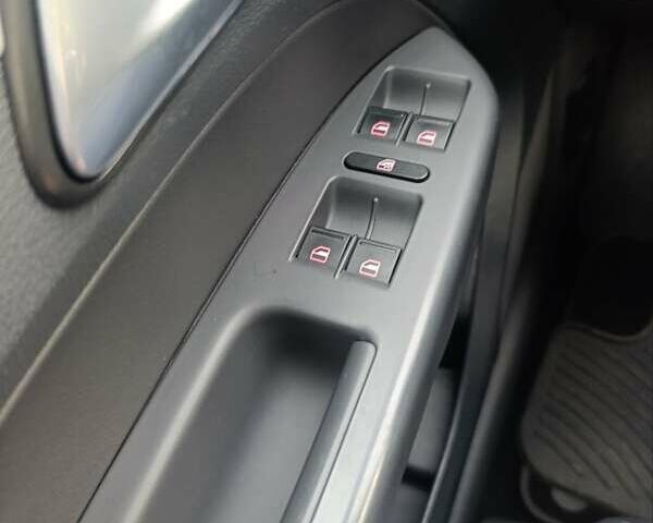 Белый Фольксваген Туран, объемом двигателя 1.4 л и пробегом 182 тыс. км за 8400 $, фото 27 на Automoto.ua