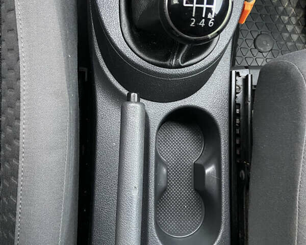 Белый Фольксваген Туран, объемом двигателя 1.97 л и пробегом 251 тыс. км за 8400 $, фото 13 на Automoto.ua