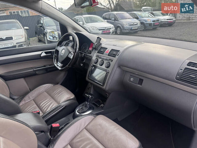 Білий Фольксваген Туран, об'ємом двигуна 1.6 л та пробігом 200 тис. км за 8700 $, фото 25 на Automoto.ua