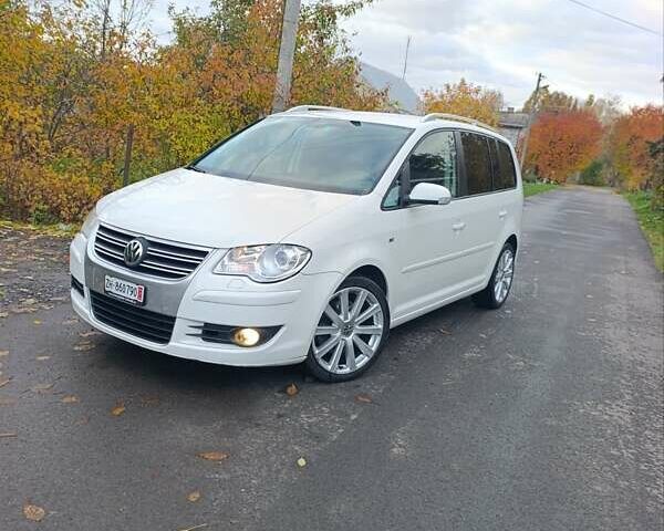 Белый Фольксваген Туран, объемом двигателя 1.4 л и пробегом 182 тыс. км за 8400 $, фото 2 на Automoto.ua