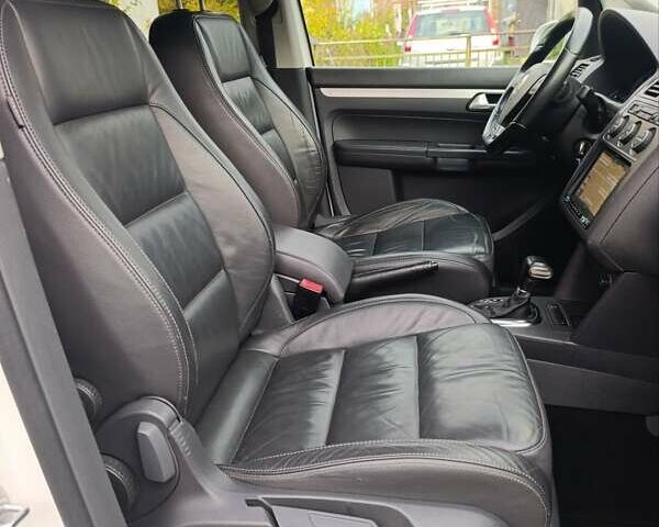 Белый Фольксваген Туран, объемом двигателя 1.4 л и пробегом 182 тыс. км за 8400 $, фото 36 на Automoto.ua