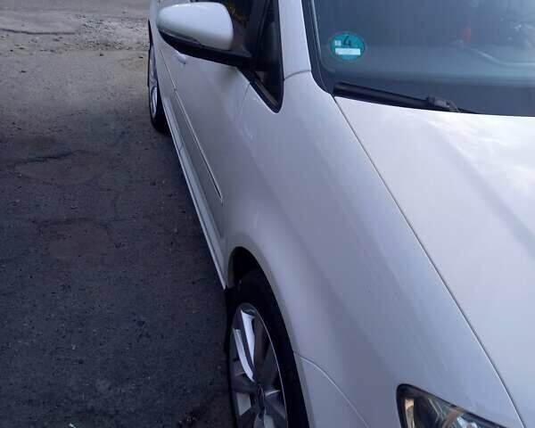 Белый Фольксваген Туран, объемом двигателя 1.97 л и пробегом 345 тыс. км за 8000 $, фото 2 на Automoto.ua