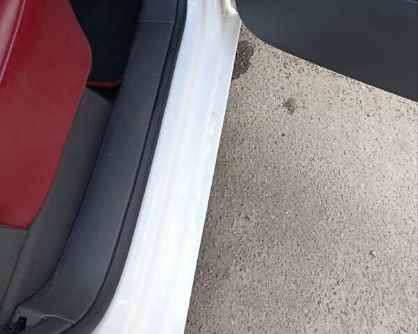 Белый Фольксваген Туран, объемом двигателя 1.6 л и пробегом 186 тыс. км за 7800 $, фото 36 на Automoto.ua