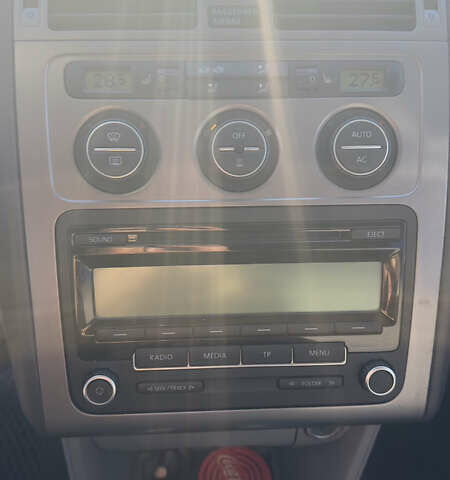 Белый Фольксваген Туран, объемом двигателя 1.9 л и пробегом 295 тыс. км за 6999 $, фото 6 на Automoto.ua