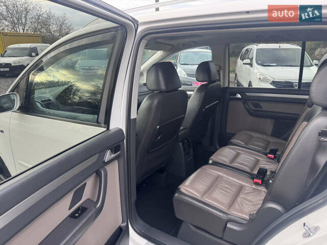 Білий Фольксваген Туран, об'ємом двигуна 1.6 л та пробігом 200 тис. км за 8700 $, фото 34 на Automoto.ua