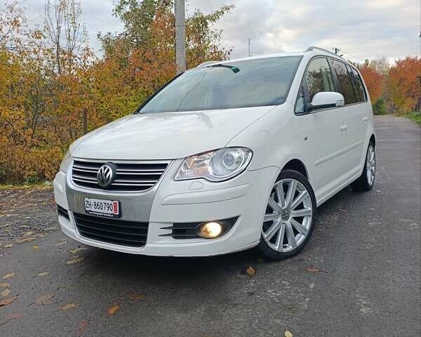 Белый Фольксваген Туран, объемом двигателя 1.4 л и пробегом 182 тыс. км за 8400 $, фото 1 на Automoto.ua