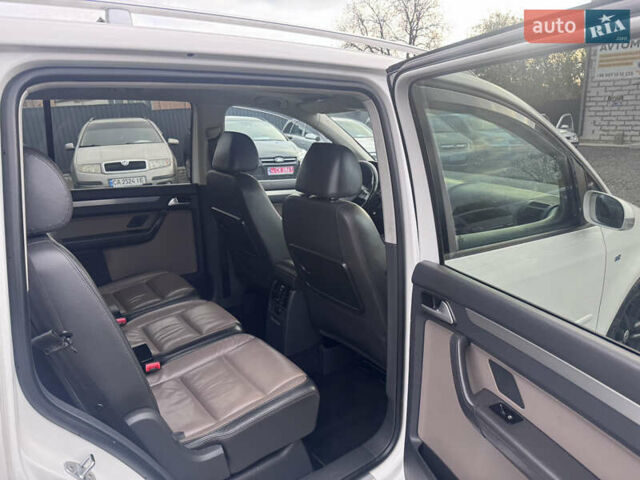 Білий Фольксваген Туран, об'ємом двигуна 1.6 л та пробігом 200 тис. км за 8700 $, фото 30 на Automoto.ua