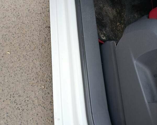 Белый Фольксваген Туран, объемом двигателя 1.6 л и пробегом 187 тыс. км за 6999 $, фото 52 на Automoto.ua