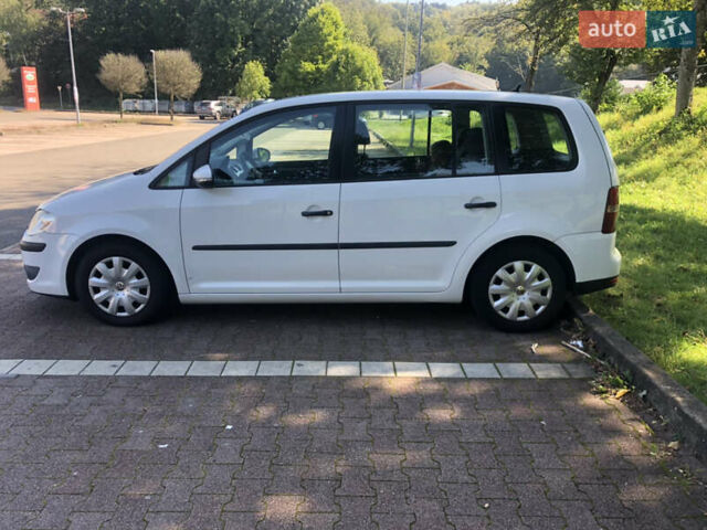 Белый Фольксваген Туран, объемом двигателя 1.9 л и пробегом 247 тыс. км за 9250 $, фото 9 на Automoto.ua