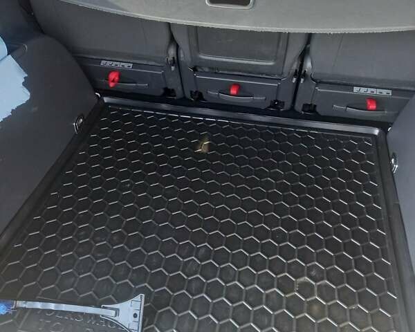 Белый Фольксваген Туран, объемом двигателя 1.39 л и пробегом 316 тыс. км за 8000 $, фото 14 на Automoto.ua