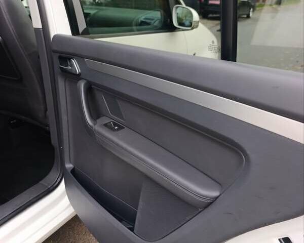 Белый Фольксваген Туран, объемом двигателя 1.4 л и пробегом 182 тыс. км за 8400 $, фото 42 на Automoto.ua