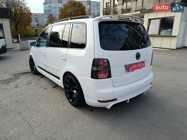 Белый Фольксваген Туран, объемом двигателя 1.6 л и пробегом 186 тыс. км за 7800 $, фото 7 на Automoto.ua