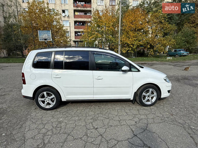 Белый Фольксваген Туран, объемом двигателя 1.9 л и пробегом 295 тыс. км за 6999 $, фото 3 на Automoto.ua