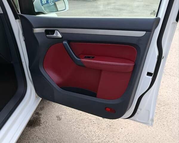 Белый Фольксваген Туран, объемом двигателя 1.6 л и пробегом 186 тыс. км за 7800 $, фото 39 на Automoto.ua