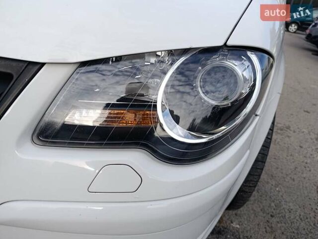 Белый Фольксваген Туран, объемом двигателя 1.6 л и пробегом 186 тыс. км за 7800 $, фото 12 на Automoto.ua