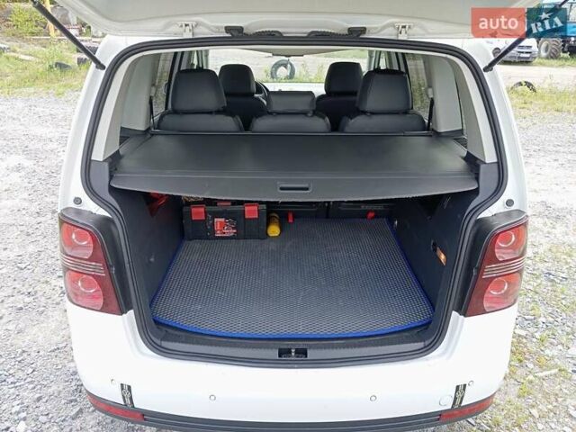 Белый Фольксваген Туран, объемом двигателя 1.4 л и пробегом 195 тыс. км за 5950 $, фото 6 на Automoto.ua