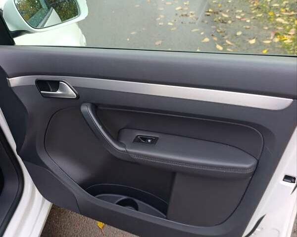 Белый Фольксваген Туран, объемом двигателя 1.4 л и пробегом 182 тыс. км за 8400 $, фото 31 на Automoto.ua