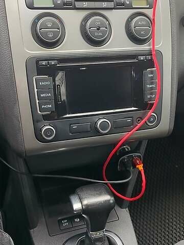 Белый Фольксваген Туран, объемом двигателя 1.39 л и пробегом 186 тыс. км за 8850 $, фото 4 на Automoto.ua