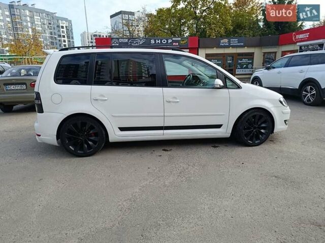 Белый Фольксваген Туран, объемом двигателя 1.6 л и пробегом 186 тыс. км за 7800 $, фото 4 на Automoto.ua