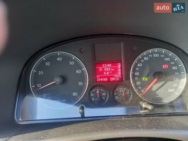 Белый Фольксваген Туран, объемом двигателя 1.39 л и пробегом 316 тыс. км за 8000 $, фото 12 на Automoto.ua