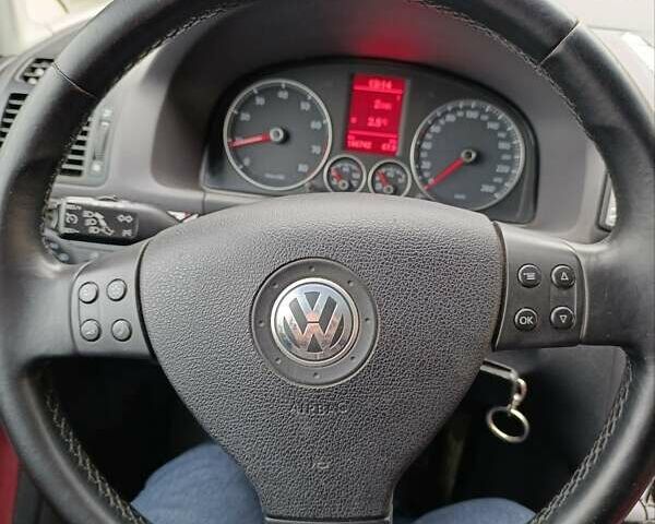 Белый Фольксваген Туран, объемом двигателя 1.6 л и пробегом 187 тыс. км за 6999 $, фото 24 на Automoto.ua