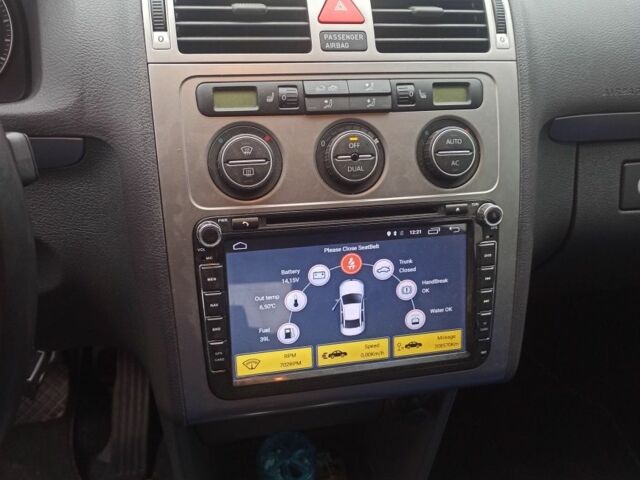 Белый Фольксваген Туран, объемом двигателя 1.4 л и пробегом 208 тыс. км за 8600 $, фото 6 на Automoto.ua