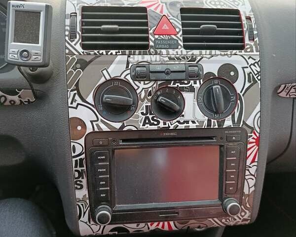 Белый Фольксваген Туран, объемом двигателя 1.6 л и пробегом 186 тыс. км за 7800 $, фото 19 на Automoto.ua