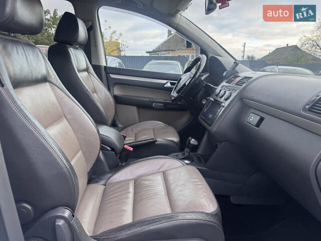 Білий Фольксваген Туран, об'ємом двигуна 1.6 л та пробігом 200 тис. км за 8700 $, фото 27 на Automoto.ua