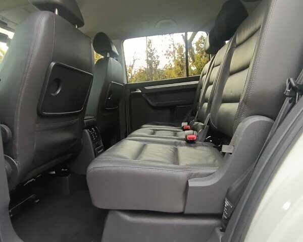 Белый Фольксваген Туран, объемом двигателя 1.4 л и пробегом 182 тыс. км за 8400 $, фото 48 на Automoto.ua