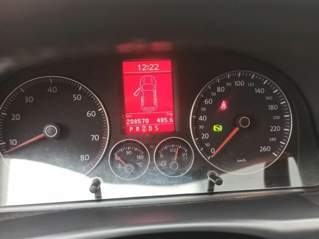 Белый Фольксваген Туран, объемом двигателя 1.4 л и пробегом 208 тыс. км за 8600 $, фото 7 на Automoto.ua