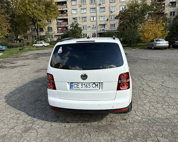 Белый Фольксваген Туран, объемом двигателя 1.9 л и пробегом 295 тыс. км за 6999 $, фото 1 на Automoto.ua