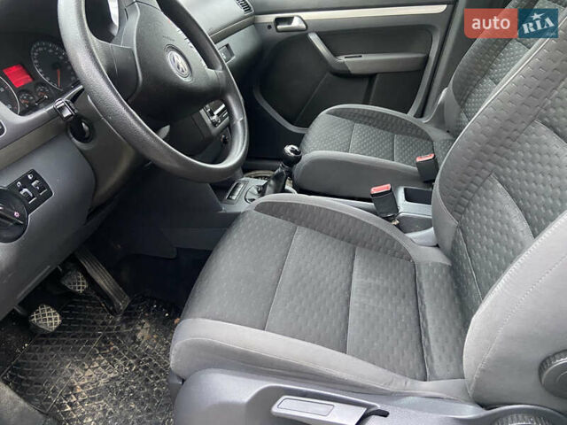 Белый Фольксваген Туран, объемом двигателя 1.97 л и пробегом 251 тыс. км за 8400 $, фото 11 на Automoto.ua