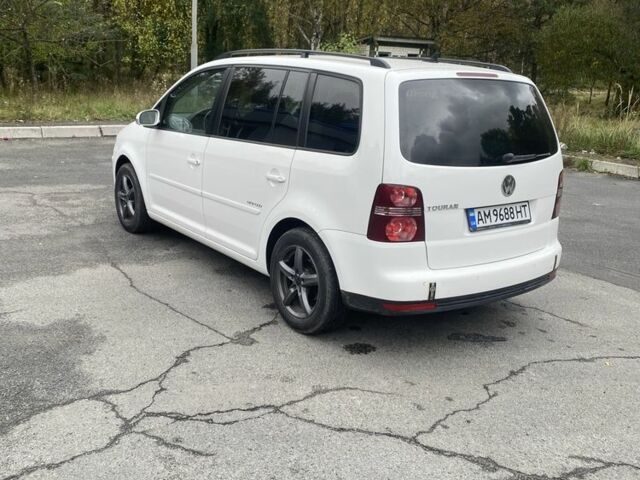 Белый Фольксваген Туран, объемом двигателя 1.4 л и пробегом 198 тыс. км за 6000 $, фото 2 на Automoto.ua