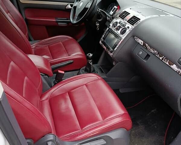 Белый Фольксваген Туран, объемом двигателя 1.6 л и пробегом 187 тыс. км за 6999 $, фото 33 на Automoto.ua