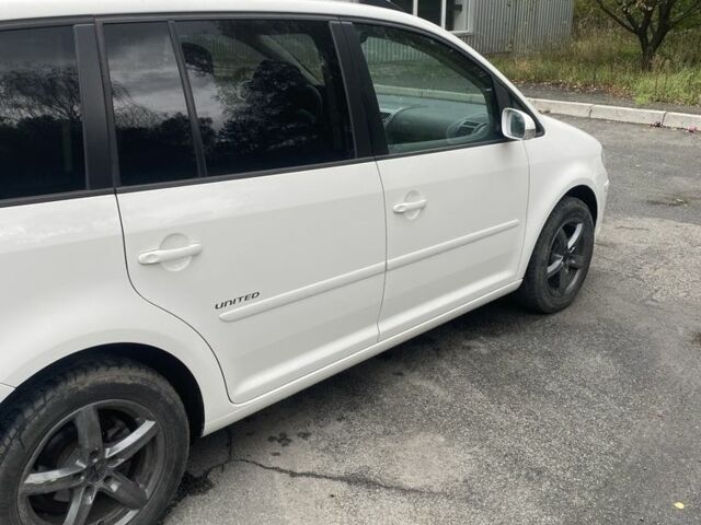 Белый Фольксваген Туран, объемом двигателя 1.4 л и пробегом 198 тыс. км за 6000 $, фото 3 на Automoto.ua