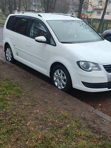 Белый Фольксваген Туран, объемом двигателя 1.39 л и пробегом 186 тыс. км за 8850 $, фото 2 на Automoto.ua