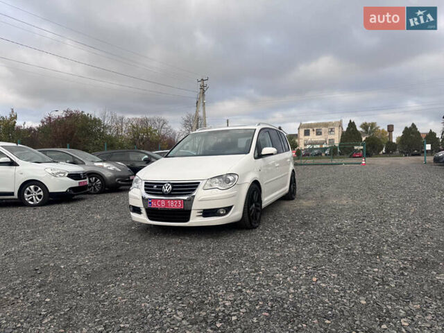 Білий Фольксваген Туран, об'ємом двигуна 1.6 л та пробігом 200 тис. км за 8700 $, фото 7 на Automoto.ua