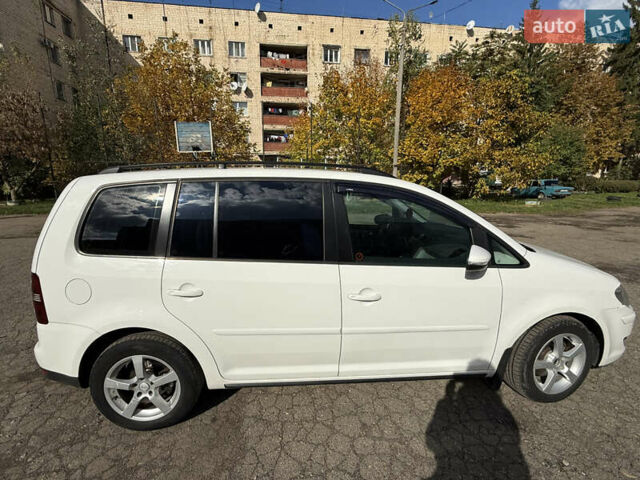 Белый Фольксваген Туран, объемом двигателя 1.9 л и пробегом 295 тыс. км за 6999 $, фото 4 на Automoto.ua