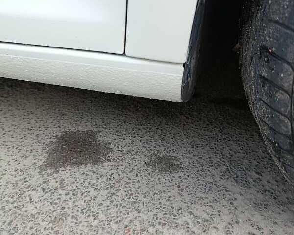 Белый Фольксваген Туран, объемом двигателя 1.6 л и пробегом 186 тыс. км за 7800 $, фото 29 на Automoto.ua