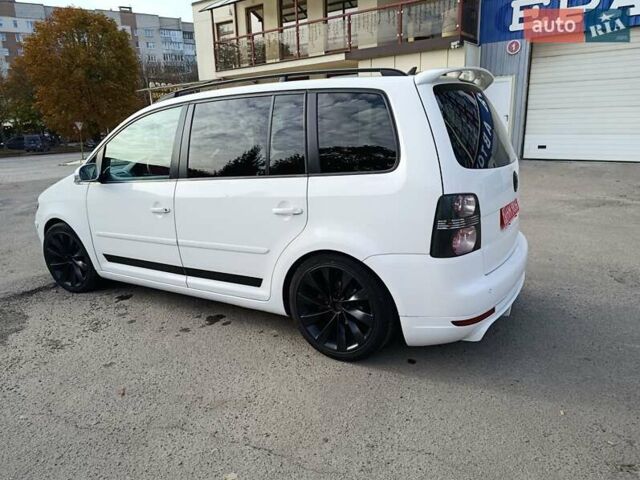 Белый Фольксваген Туран, объемом двигателя 1.6 л и пробегом 186 тыс. км за 7800 $, фото 6 на Automoto.ua