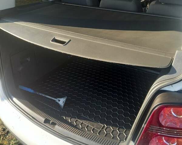 Белый Фольксваген Туран, объемом двигателя 1.39 л и пробегом 316 тыс. км за 8000 $, фото 5 на Automoto.ua