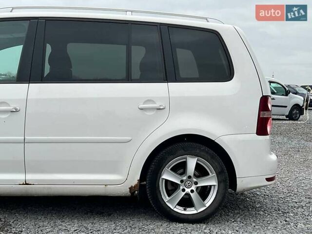 Білий Фольксваген Туран, об'ємом двигуна 1.4 л та пробігом 197 тис. км за 6490 $, фото 4 на Automoto.ua