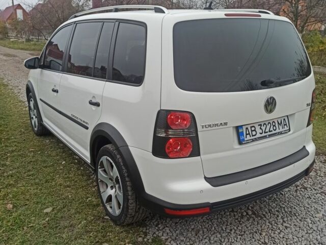 Белый Фольксваген Туран, объемом двигателя 1.4 л и пробегом 208 тыс. км за 8600 $, фото 5 на Automoto.ua