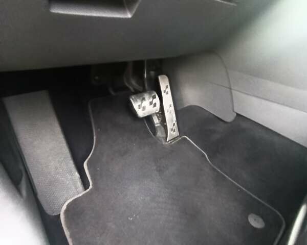 Белый Фольксваген Туран, объемом двигателя 1.4 л и пробегом 182 тыс. км за 8400 $, фото 56 на Automoto.ua