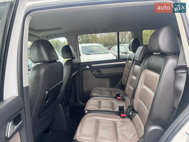 Білий Фольксваген Туран, об'ємом двигуна 1.6 л та пробігом 200 тис. км за 8700 $, фото 33 на Automoto.ua