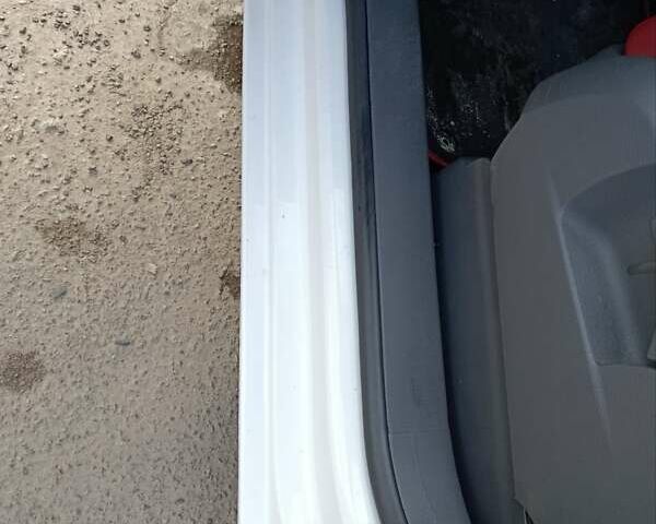 Белый Фольксваген Туран, объемом двигателя 1.6 л и пробегом 186 тыс. км за 7800 $, фото 33 на Automoto.ua