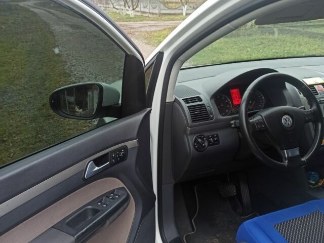 Белый Фольксваген Туран, объемом двигателя 1.4 л и пробегом 208 тыс. км за 8600 $, фото 8 на Automoto.ua